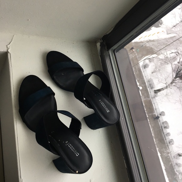 Heels - Picture 4 of 5